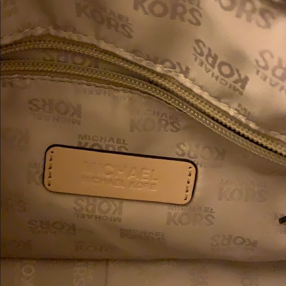 Michael Kors purse - Picture 2 of 4